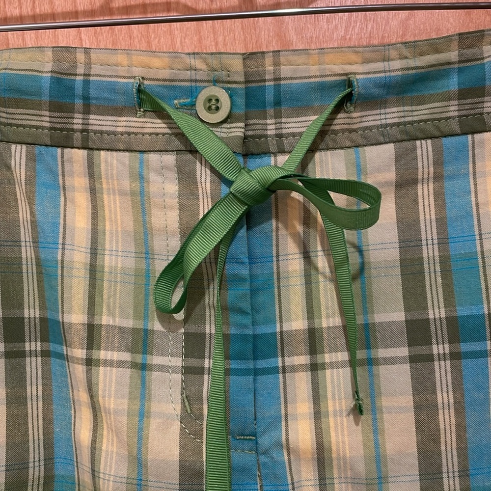 Liz & Co. shorts, Bermuda-style, shades of green, size 16! - Picture 2 of 6